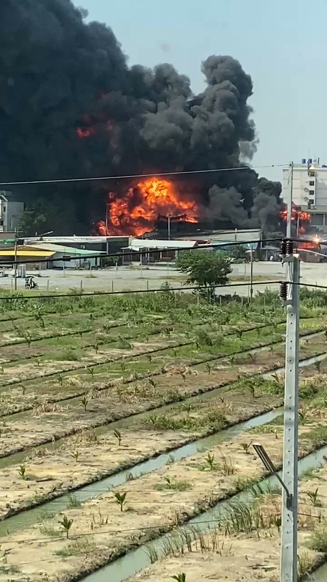 A storage factory for engine oil in Om Yai, Nakhon Pathom, is on fire, local news reported on Monday. The factory was the same factory that caught on fire in April.