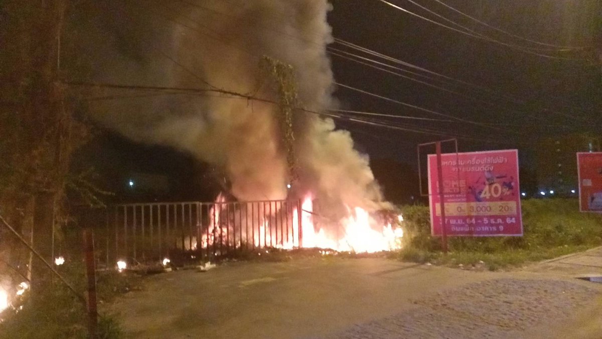 Grass fire spreads to electric pole near the express market, Ramintra, Bangkok