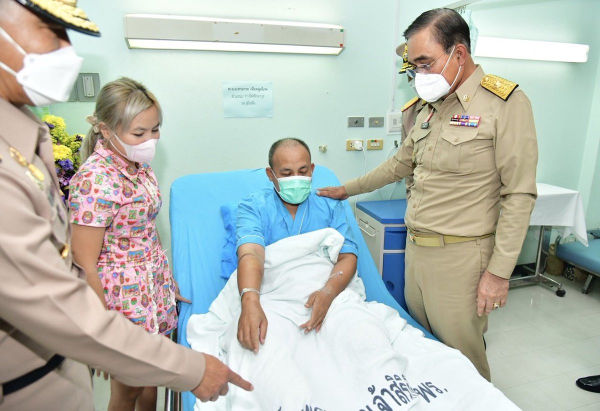 Thailand PM @prayutofficial seen visiting some of the survivors of the sunken @prroyalthainavy Sukhothai warship. The incident happened on Dec 18. 105 personnel onboard. 6 have died and 23 men still missing as search & rescue operations continue into 5th day 