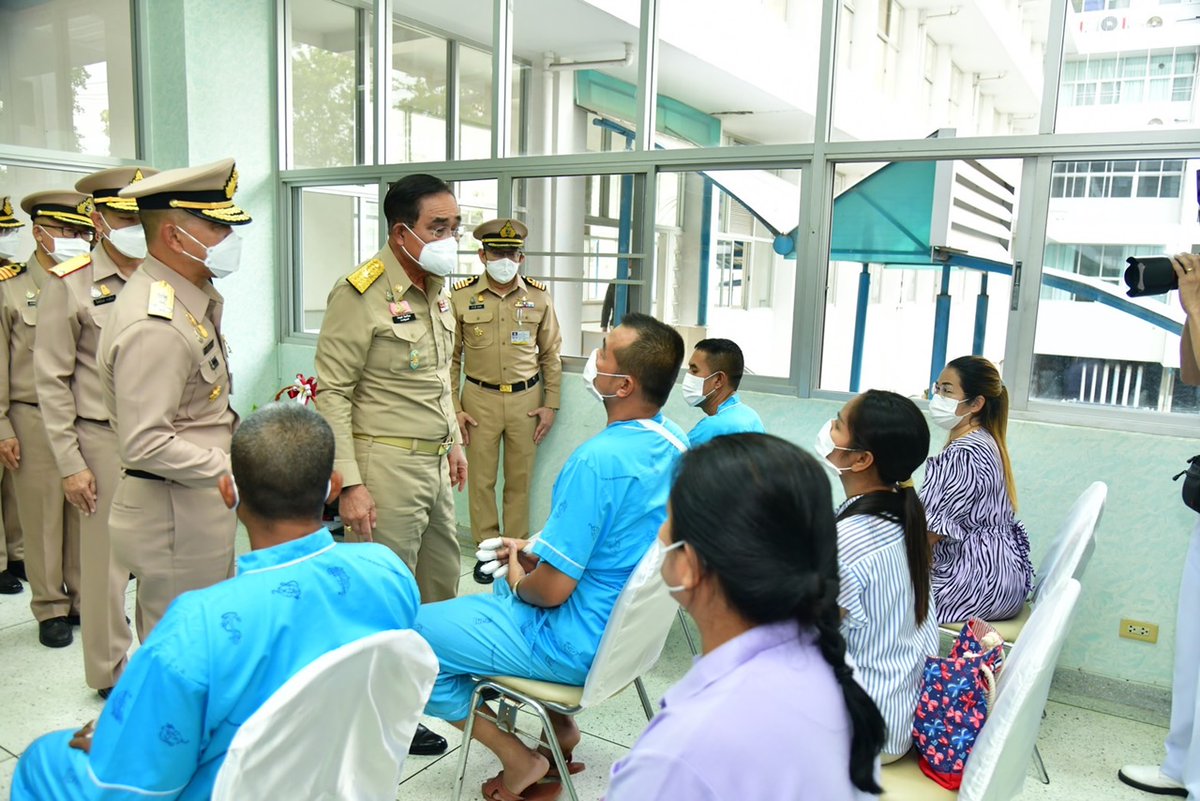 Thailand PM @prayutofficial seen visiting some of the survivors of the sunken @prroyalthainavy Sukhothai warship. The incident happened on Dec 18. 105 personnel onboard. 6 have died and 23 men still missing as search & rescue operations continue into 5th day 