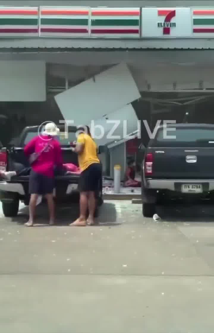 Multiple injuries and civilian fatalities after artillery fire by the Royal Cambodian Army struck a PTT Gas Station in Ban Phue, Sisaket Province of Northeastern Thailand