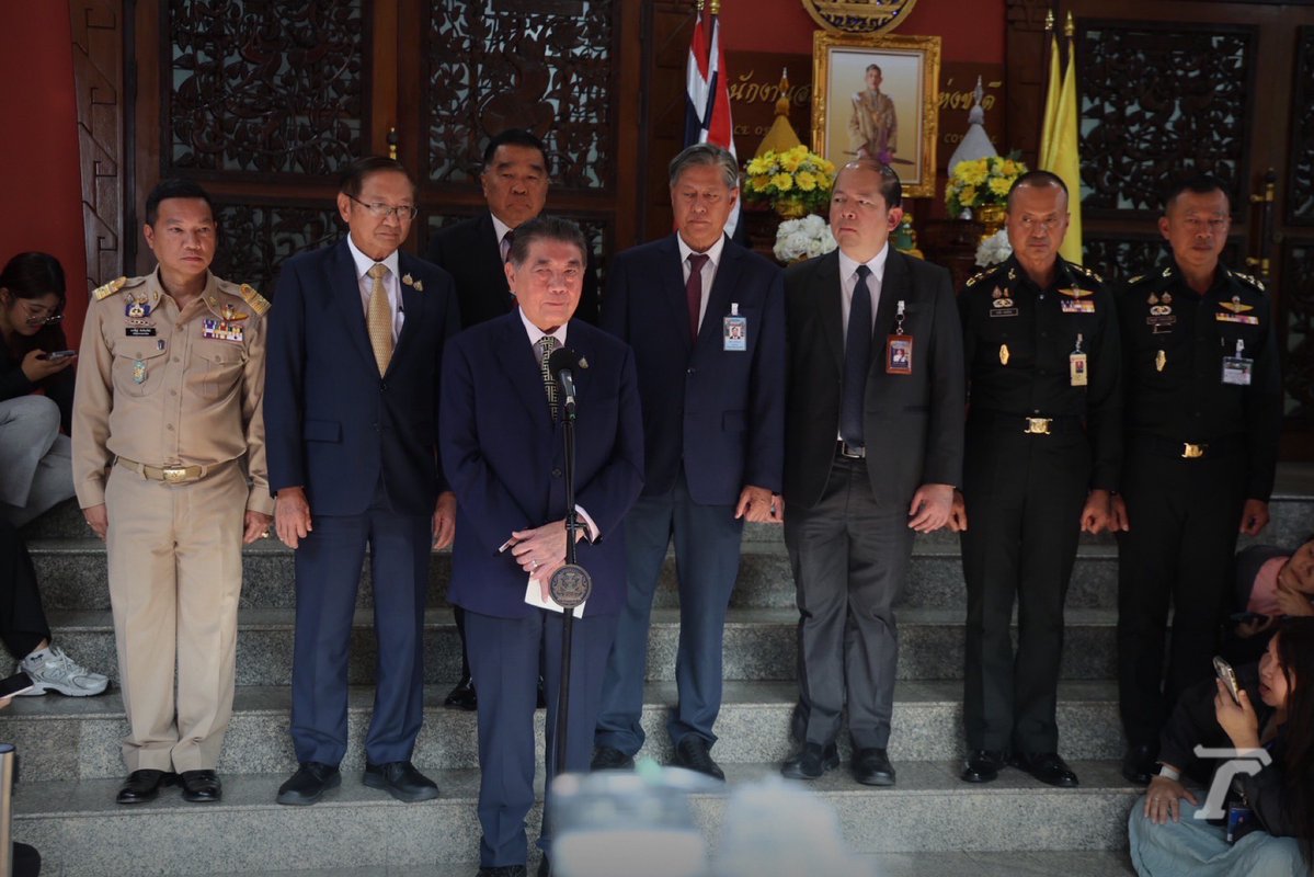 Aun insists. Not declaring a state of war, but will not allow anyone to violate Thai sovereignty. Mr. Phumtham Vejjayachai, Deputy Prime Minister and Minister of Interior, as acting prime minister, announced after a special meeting of the National Security Council (NSC).nFollowing the clash between Thailand and Cambodia, he confirmed that Cambodia was the first to initiate the clash after using heavy weapons to shoot into the Thai area, resulting in 11 deaths, 10 civilians and 1 soldier, and 28 injuries, 24 civilians and 4 soldiers.nHe also ordered the evacuation of people in 4 border provinces, Ubon Ratchathani, Sisaket, Buriram, and Surin, to leave the border within a radius of no less than 50 kilometers for their safety