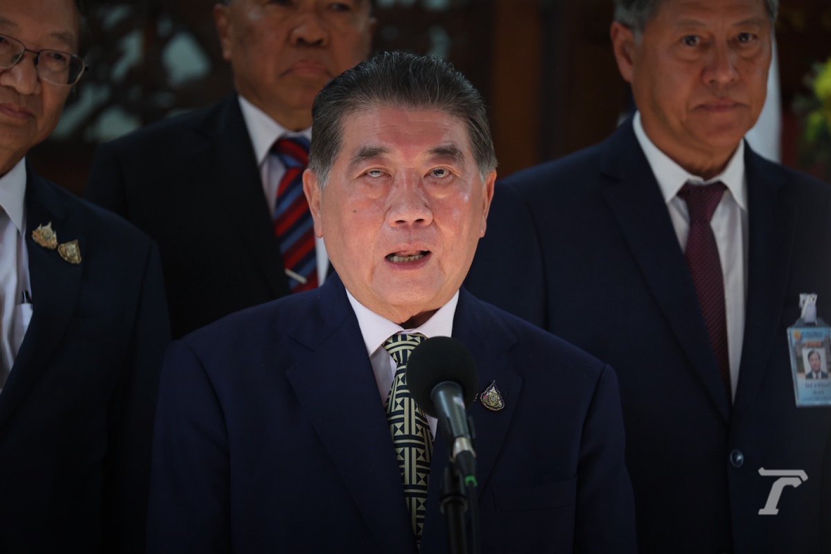 Aun insists. Not declaring a state of war, but will not allow anyone to violate Thai sovereignty. Mr. Phumtham Vejjayachai, Deputy Prime Minister and Minister of Interior, as acting prime minister, announced after a special meeting of the National Security Council (NSC).nFollowing the clash between Thailand and Cambodia, he confirmed that Cambodia was the first to initiate the clash after using heavy weapons to shoot into the Thai area, resulting in 11 deaths, 10 civilians and 1 soldier, and 28 injuries, 24 civilians and 4 soldiers.nHe also ordered the evacuation of people in 4 border provinces, Ubon Ratchathani, Sisaket, Buriram, and Surin, to leave the border within a radius of no less than 50 kilometers for their safety