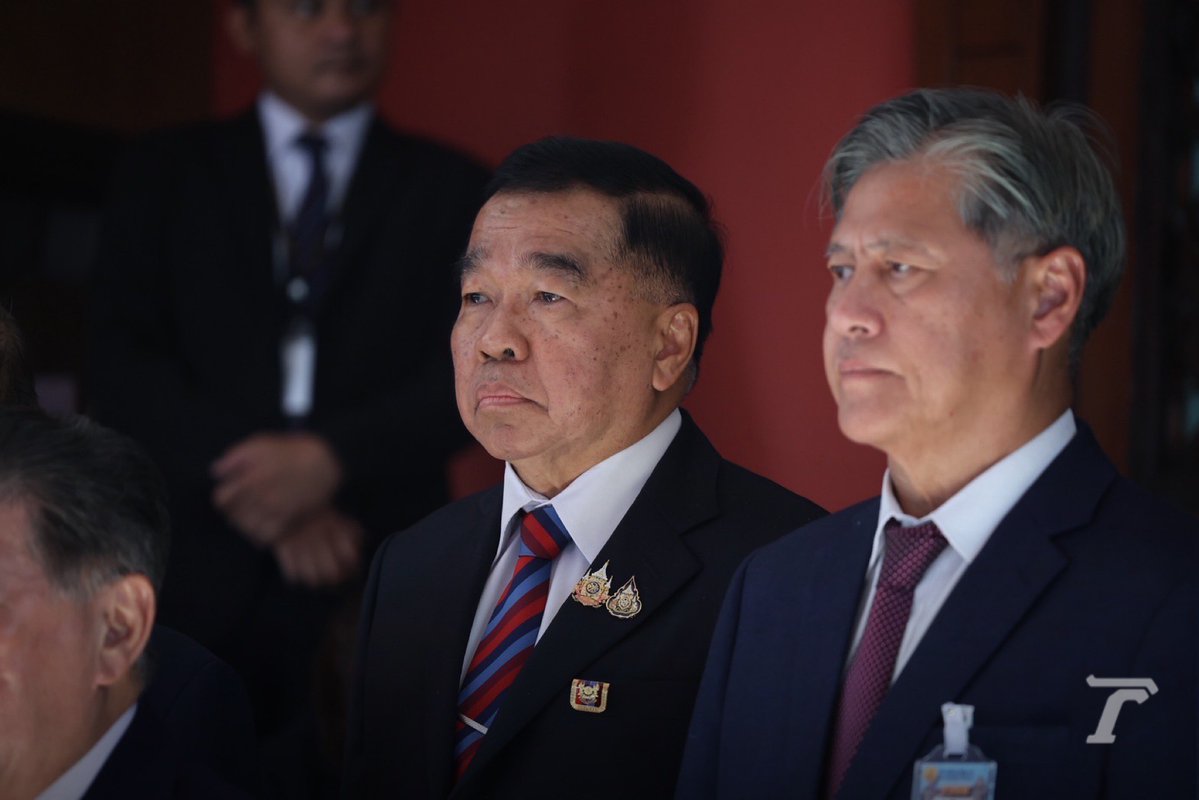 Aun insists. Not declaring a state of war, but will not allow anyone to violate Thai sovereignty. Mr. Phumtham Vejjayachai, Deputy Prime Minister and Minister of Interior, as acting prime minister, announced after a special meeting of the National Security Council (NSC).nFollowing the clash between Thailand and Cambodia, he confirmed that Cambodia was the first to initiate the clash after using heavy weapons to shoot into the Thai area, resulting in 11 deaths, 10 civilians and 1 soldier, and 28 injuries, 24 civilians and 4 soldiers.nHe also ordered the evacuation of people in 4 border provinces, Ubon Ratchathani, Sisaket, Buriram, and Surin, to leave the border within a radius of no less than 50 kilometers for their safety