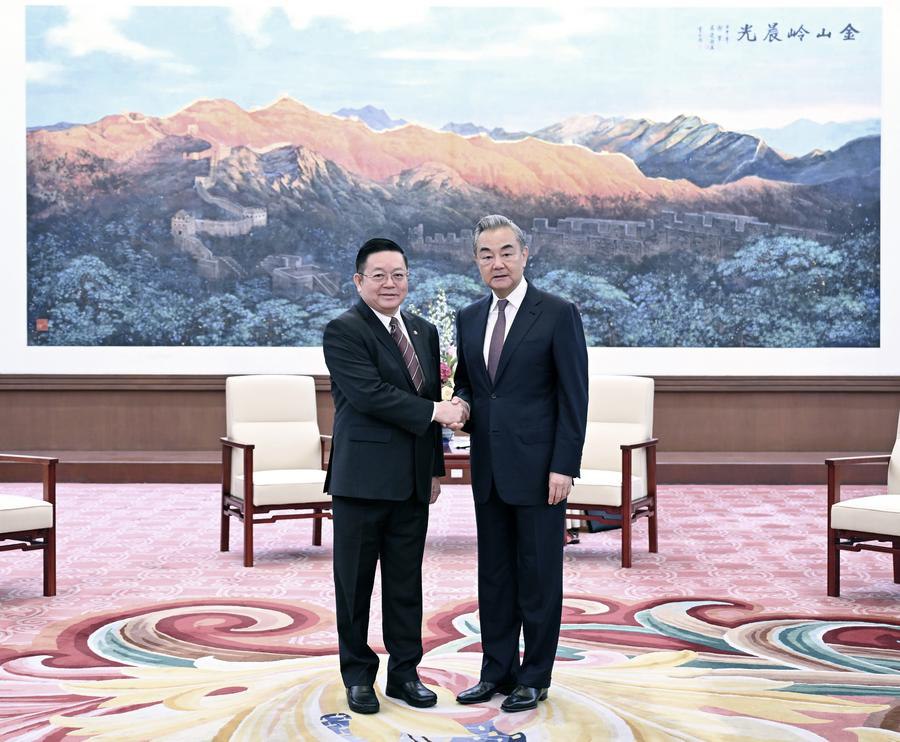 Chinese Foreign Minister Wang Yi said that recent clashes on the border between Cambodia and Thailand, which caused casualties, are deeply distressing. Speaking at a meeting with ASEAN Secretary-General Kao Kim Hourn on July 25, Wang said that China, a common friend and neighbor to both nations, stands ready to maintain an impartial position and continue playing a constructive role in de-escalating tensions, according to state media Xinhua