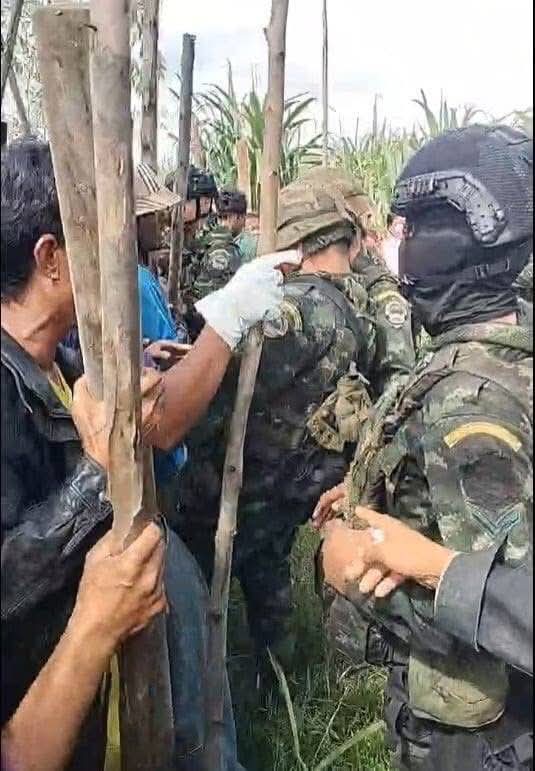 Cambodian villagers mobilized in protest near the border at Baan Nong Jan, Sa Kaeo Province, on Thursday morning after Thai authorities posted signs ordering Cambodian villagers who had encroached on the border to leave the area. Thai authorities deployed reinforcements