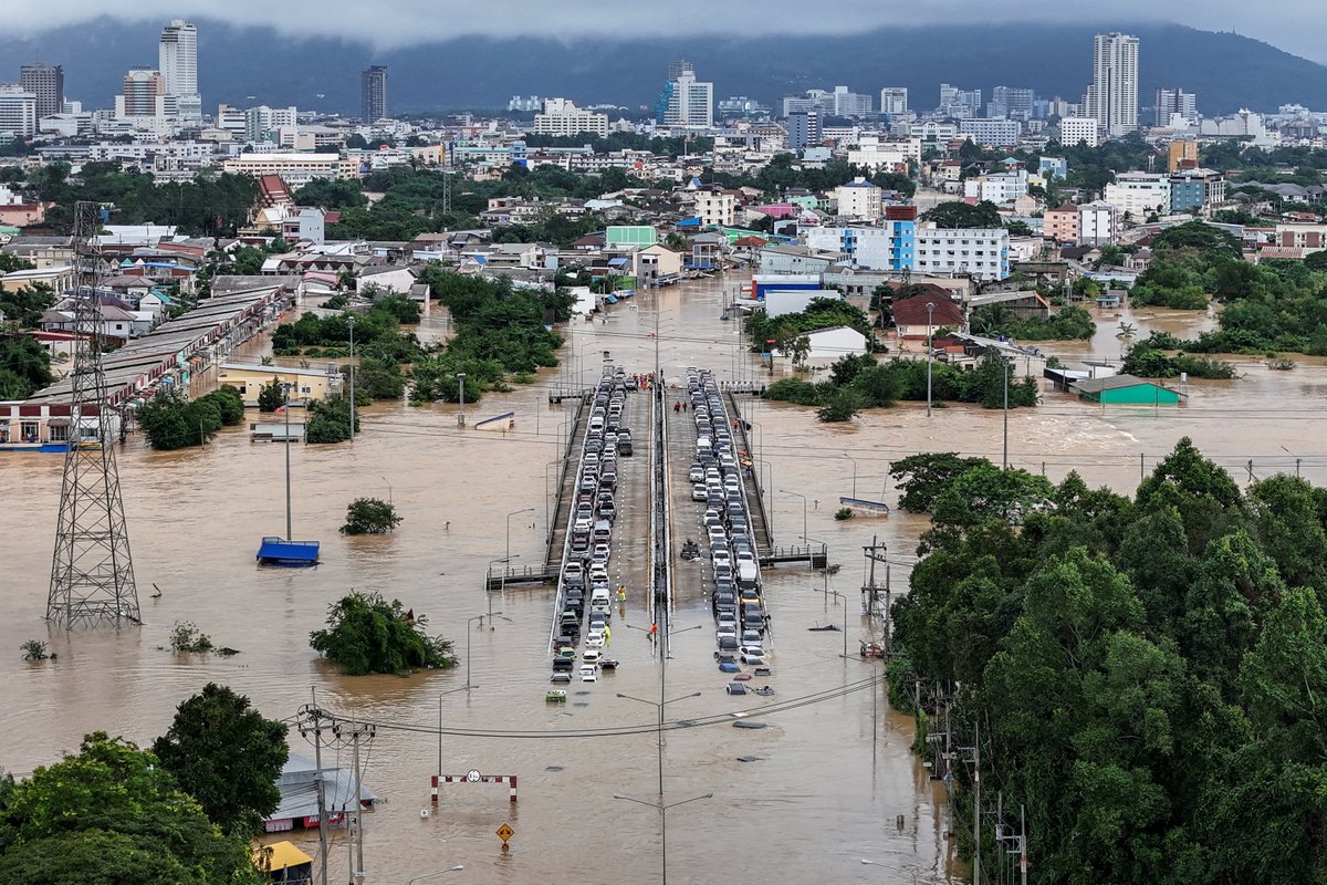 The death toll in Thailand from flooding in the country's south is 33, a senior government official said
