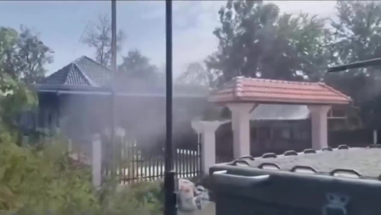Thai troops take control of Bueng Takuan checkpoint, opposite the Ban Ta Phaya trade relaxation point in Sa Kaeo province – This morning, infantry and M1126 Stryker vehicles advanced amid fierce fighting with Cambodian forces. Cambodian troops reportedly used local homes as positions. By midday, Thai forces secured the area, raised the national flag, and set up defensive lines