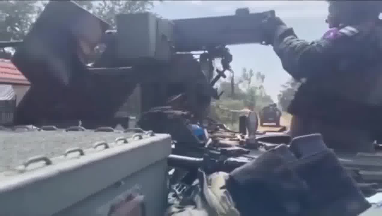 Thai troops take control of Bueng Takuan checkpoint, opposite the Ban Ta Phaya trade relaxation point in Sa Kaeo province – This morning, infantry and M1126 Stryker vehicles advanced amid fierce fighting with Cambodian forces. Cambodian troops reportedly used local homes as positions. By midday, Thai forces secured the area, raised the national flag, and set up defensive lines